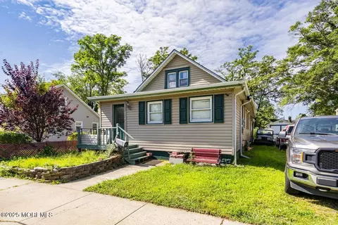 33 Oakwood Pl, Keansburg, NJ 07734