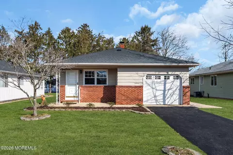 336 Saint Thomas Dr, Toms River, NJ 08757