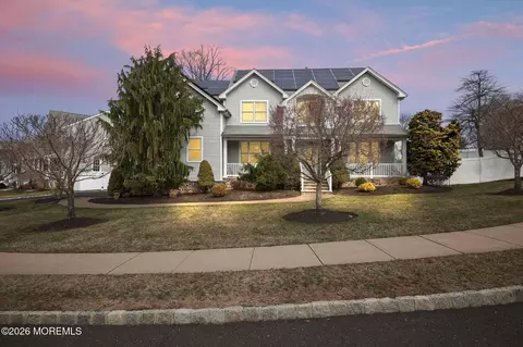 28 Gibson Dr, Hazlet, NJ 07730