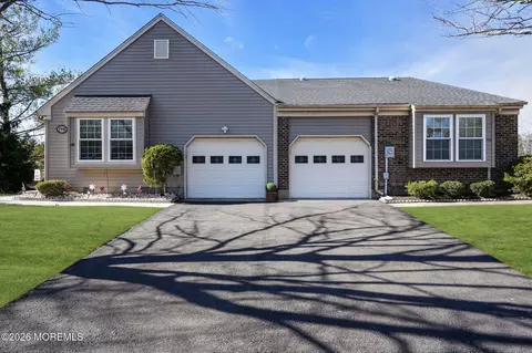 19 Hillsborough Dr #A, Monroe, NJ 08831