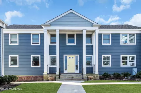 302 Deal Lake Dr #18, Asbury Park, NJ 07712