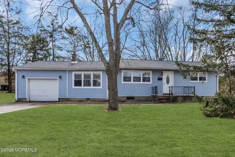 124 Dittmar Dr, Toms River, NJ 08757