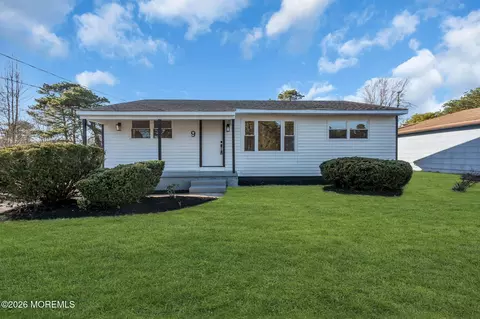 9 14th St, Folsom, NJ 08037