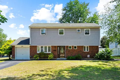 1 Miriam Pl, Hazlet, NJ 07730