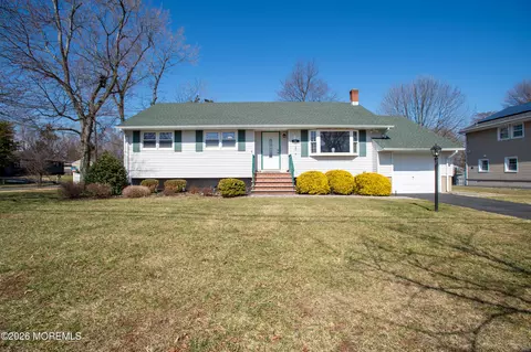 701 Sunbrite Ln, Piscataway, NJ 08854