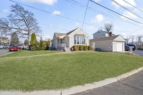 882 Woodmere Dr, Cliffwood Beach, NJ 07735