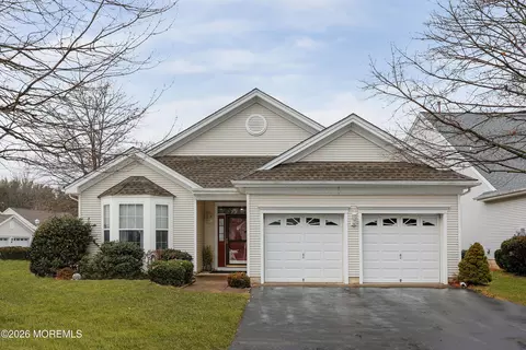 37 Springlawn Dr, Lakewood, NJ 08701