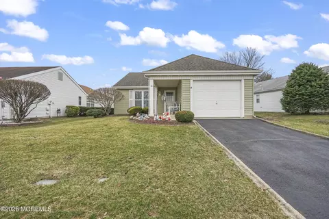 33 Appleby Pl, Manchester, NJ 08759