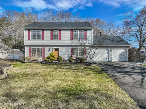 621 Buenaventura Ct, Toms River, NJ 08753