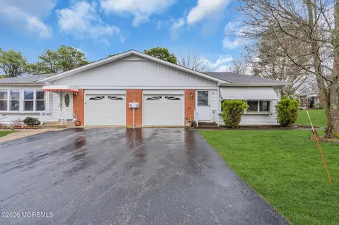 26 B Moccasin Dr #B, Whiting, NJ 08759
