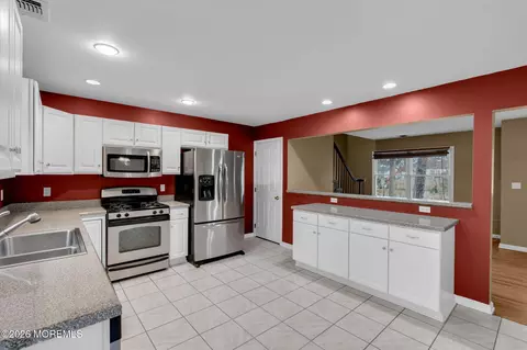 Kitchen - 9 Forecastle Way, Waretown, NJ 08758 photo 6 of 8