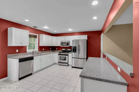 Kitchen - 9 Forecastle Way, Waretown, NJ 08758 photo 5 of 8
