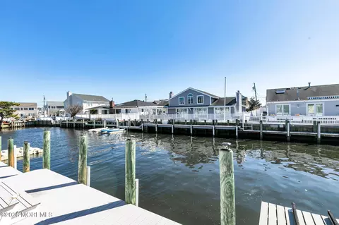 327 Tide Pond Rd, Mantoloking, NJ 08738