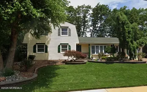 6 Meadowbrook Dr, Howell, NJ 07731