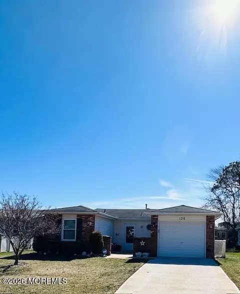 130 Courtshire Dr, Brick, NJ 08723