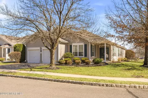 31 Harrington Dr, Columbus, NJ 08022