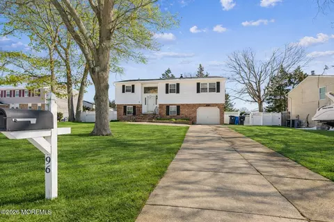 96 Twin Rivers Dr, Toms River, NJ 08753
