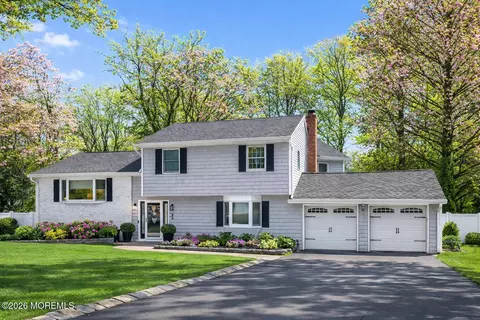 34 Southview Ter, Middletown, NJ 07748