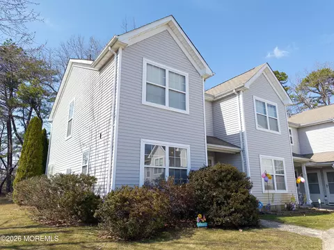 110 Prosperity Ct, Toms River, NJ 08755