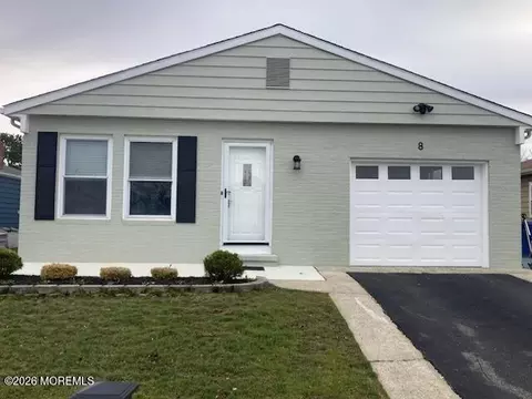 8 Virgin Islands Dr, Toms River, NJ 08757