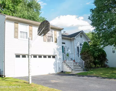 53 Sami Dr, Howell, NJ 07731
