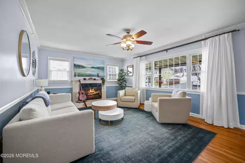 350 East Rd, Belford, NJ 07718