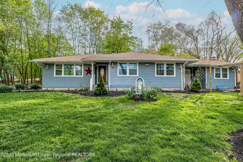 2 Agress Rd, Millstone, NJ 08535