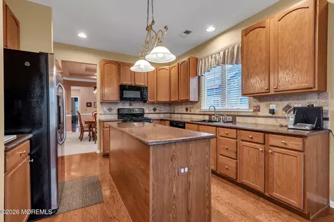 Kitchen - 46 Pancoast Rd, Waretown, NJ 08758 photo 3 of 4
