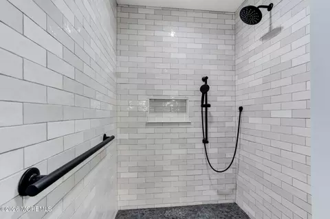 Bath - 701 Carnation Dr, Brick, NJ 08724 photo 9 of 10