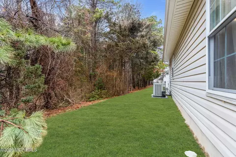 Exterior - 701 Carnation Dr, Brick, NJ 08724 photo 4 of 5