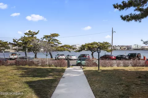 300 Deal Lake Dr #16, Asbury Park, NJ 07712