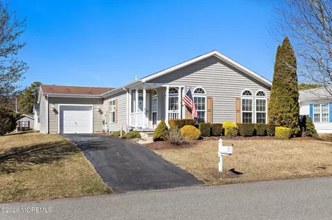 75 Oak Ridge Ln, Manahawkin, NJ 08050