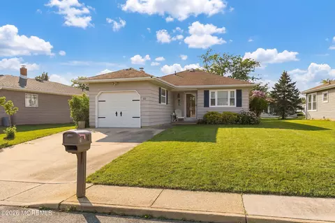 10 Abaco St, Toms River, NJ 08757