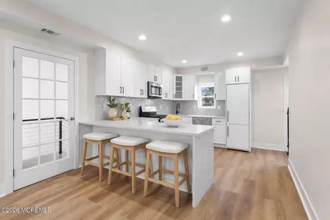 38 Navesink Ave, North Middletown, NJ 07748