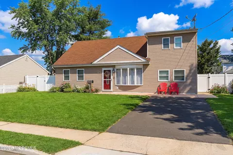30 Mountain Ave, Hazlet, NJ 07730