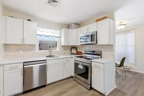 43 Magnolia Rd # A, Manahawkin, NJ 08050