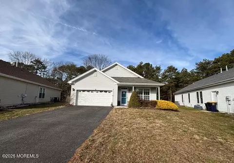 27 Cromwell Ct, Manchester, NJ 08759