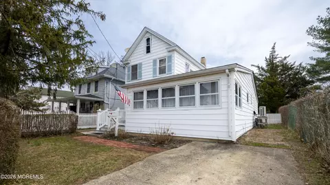 233 S Green St, Tuckerton, NJ 08087