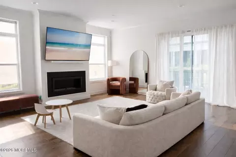 2 Valiant Ct, Middletown, NJ 07748