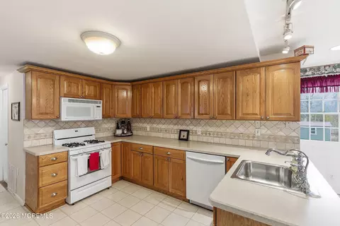 219 Stuart St, Howell, NJ 07731 photo 12