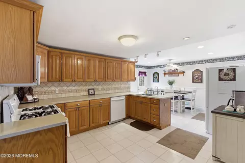 219 Stuart St, Howell, NJ 07731 photo 13