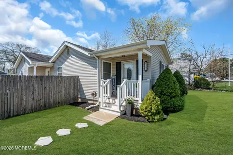 203 Arkansas Ave, Toms River, NJ 08753
