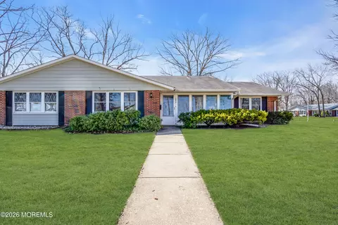 180 Sterling Ct #B, Lakewood, NJ 08701