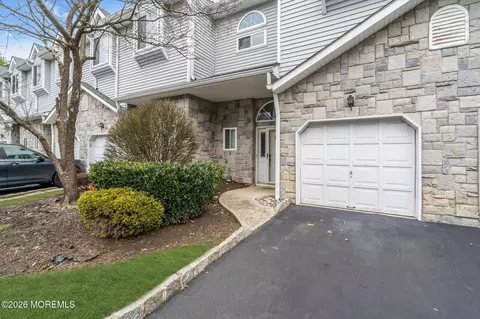 24 Catherine Ct, Laurence Harbor, NJ 08879