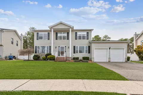 36 Netty St, Howell, NJ 07731