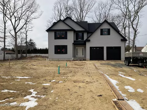 472 Muller Ave, Bayville, NJ 08721