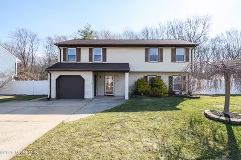 4 Colgate Ct, Hazlet, NJ 07730