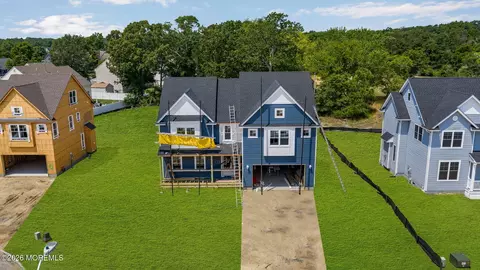 4 Potters Ct, Bayville, NJ 08721