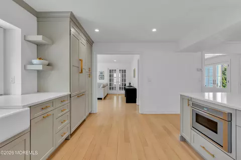 Entry Way - 4 Constitution Dr, Leonardo, NJ 07737 photo 5 of 8