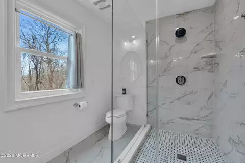 Bath - 4 Constitution Dr, Leonardo, NJ 07737 photo 3 of 6
